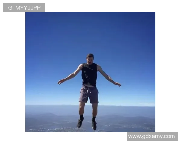 足球明星勇敢出柜公开自我展现真实自信人生